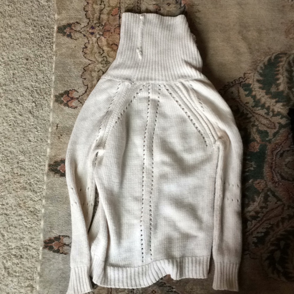Tulip Cut Ann Taylor Loft Sweater - Picture 9 of 9